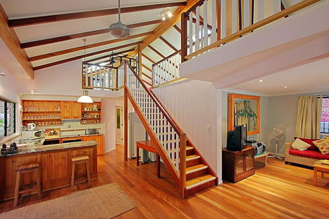 2 Manfred Street, Belongil Beach - Susie's Beach House - Darwin Holiday 0
