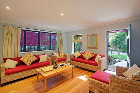 2 Manfred Street, Belongil Beach - Susie's Beach House - Darwin Holiday 2