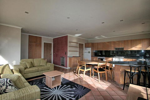 2 Munyang Street, Jindabyne - Darwin Holiday 0