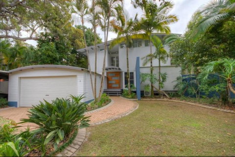 2 Satinwood Drive - Rainbow Shores, Executive Level Beach House, Pool, Walk To Beach - Darwin Holiday 0