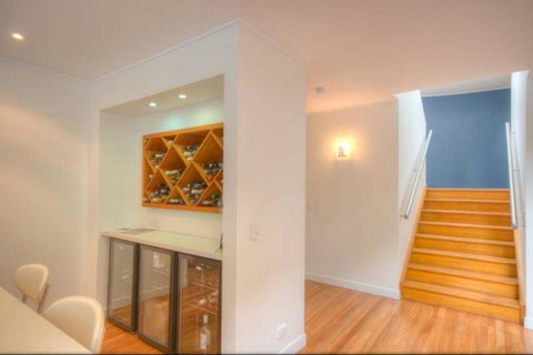 2 Satinwood Drive - Rainbow Shores, Executive Level Beach House, Pool, Walk To Beach - Darwin Holiday 1