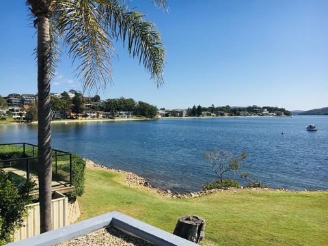 2 The Shores Soldiers Point - Waterfront - Uninterrupted Water Views INCLUDING ALL LINEN & TOWELS, Free Wi-Fi - Darwin Holiday 2