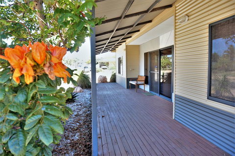 2 Trout Place - 4 Bedroom Holiday Home For The Nautical Adventurers - Darwin Holiday 1