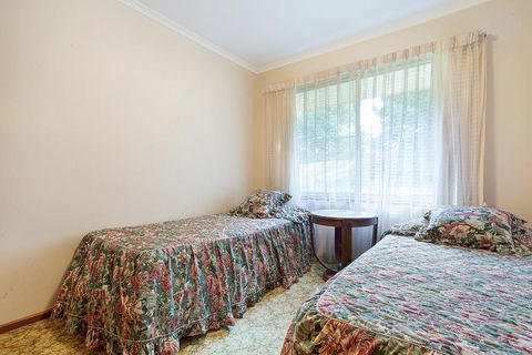 2 Water Crescent - Retro Haven - Darwin Holiday 1