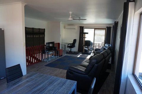 2-29 Rumbalara Avenue - Rainbow Beach, Bring Your Dog Or Your Cat Or Bring Both, Free Wi-Fi - Darwin Holiday 0