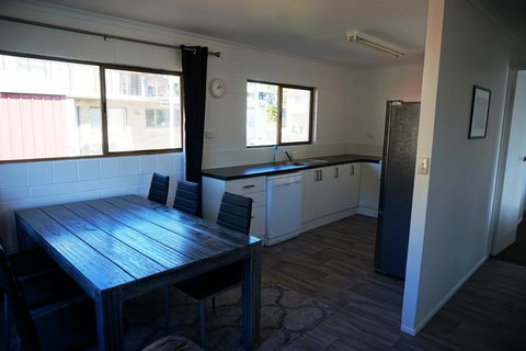 2-29 Rumbalara Avenue - Rainbow Beach, Bring Your Dog Or Your Cat Or Bring Both, Free Wi-Fi - Darwin Holiday 2