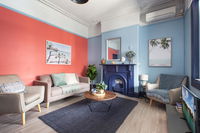 2-Bed Apartment Metres From Coogee Beach and Dining