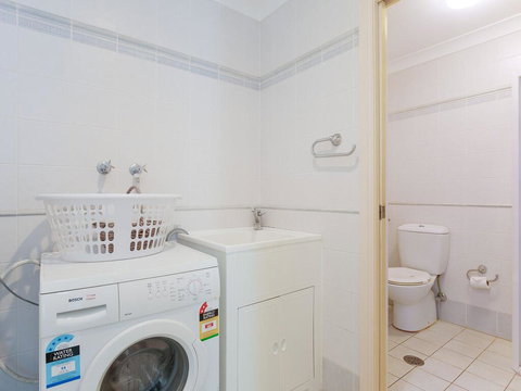 2/141A Soldiers Point Road - Large Waterfront Duplex Across From The Bowling Club - Darwin Holiday 3