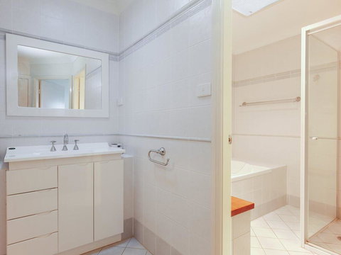 2/141A Soldiers Point Road - Large Waterfront Duplex Across From The Bowling Club - Darwin Holiday 1