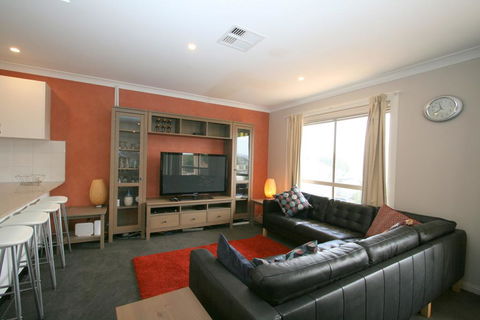 2/17 Jillamatong Street - Darwin Holiday 0