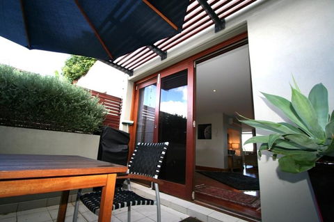 2/21-25 Fletcher Street - Casablanca At Bogarts - Darwin Holiday 1