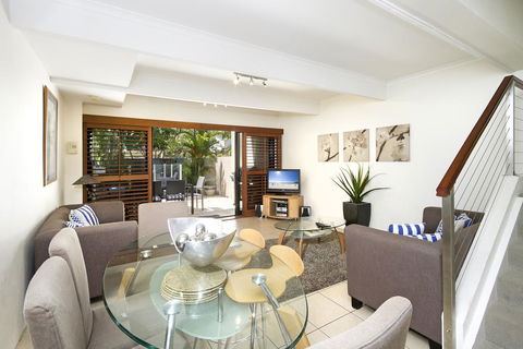 2/61 Noosa Parade - Darwin Holiday 1