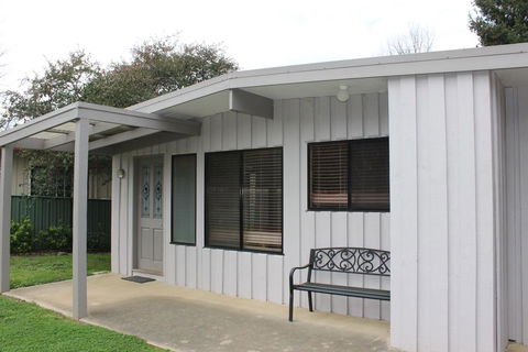 20 Toorak Rd, Bright - Darwin Holiday 1