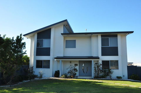 21 Tingira Close - Family Home In A Quiet Street Enjoying Ocean Views - Darwin Holiday 0