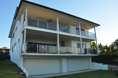 21 Tingira Close - Family Home In A Quiet Street Enjoying Ocean Views - Darwin Holiday 1