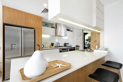 2115 Viridian - Darwin Holiday 0