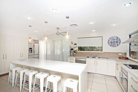 22 Sorrento Avenue, Coolum Beach - Linen Supplied PET FRIENDLY - 500 BOND - Darwin Holiday 2
