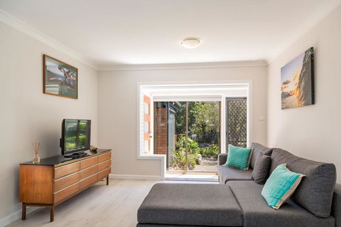 235 Mitchell Parade, Mollymook - Darwin Holiday 0