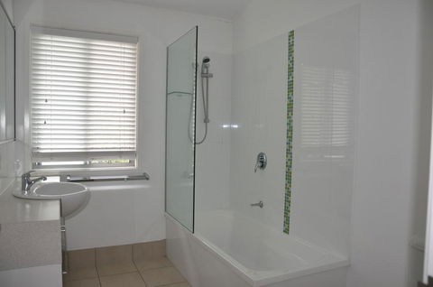 24 Esprit Drive - Beach Home With Open Plan Living And Walking Distance To Beach - Darwin Holiday 1