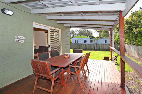 24 Sundew Street, Mudjimba - 500 Bond - Pet Friendly, Linen Supplied, WIFI, Air Cond. - Darwin Holiday 0