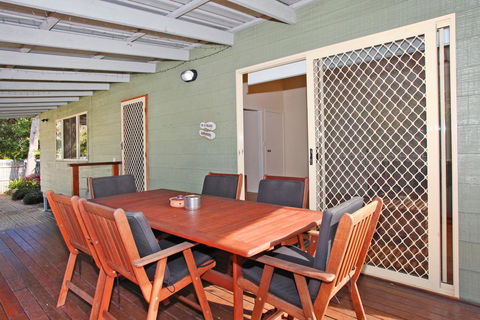 24 Sundew Street, Mudjimba - 500 Bond - Pet Friendly, Linen Supplied, WIFI, Air Cond. - Darwin Holiday 3