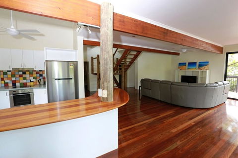 25 Naiad Court - Rainbow Shores, The Ultimate Beachside Executive Property, Air Conditioned - Darwin Holiday 1