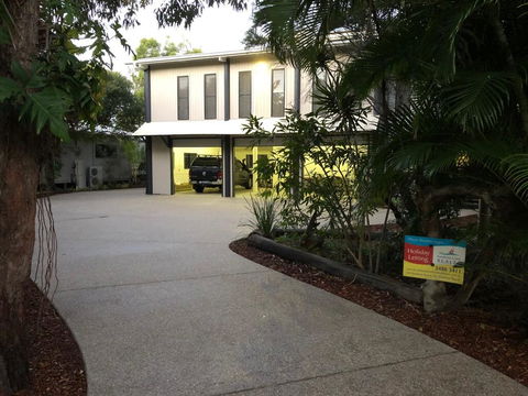 25 Naiad Court - Rainbow Shores, The Ultimate Beachside Executive Property, Air Conditioned - Darwin Holiday 0