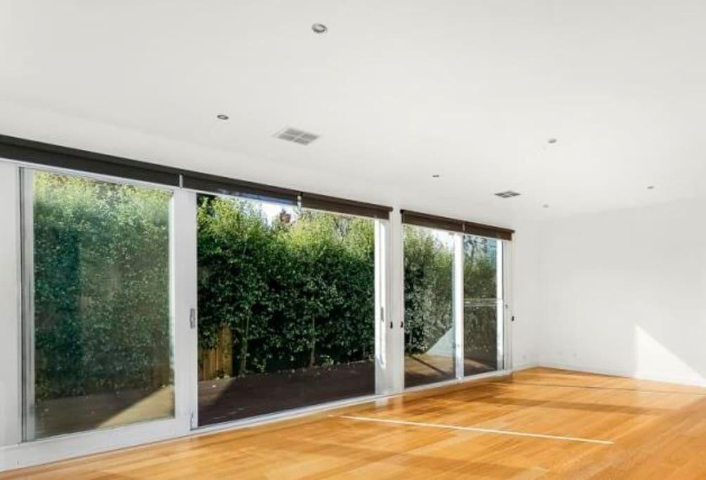 Malvern North ACT Darwin Holiday