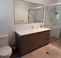 26 Satinwood Drive- Low set modern sleeps 8 - Darwin Holiday