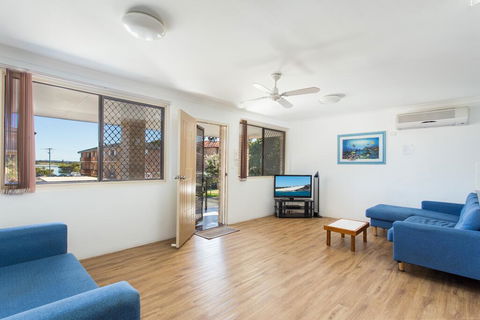 26 Wallis View - Opposite The Lake - 3 Bedroom Apartment - Sleeps 8 - Darwin Holiday 1