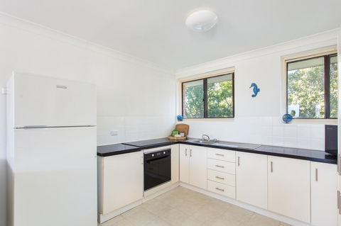 26 Wallis View - Opposite The Lake - 3 Bedroom Apartment - Sleeps 8 - Darwin Holiday 3