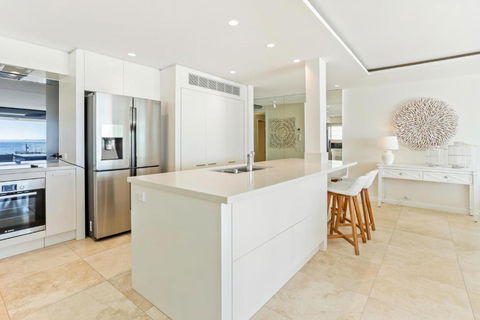 Beachfront Luxury, Hastings Street - Darwin Holiday 2