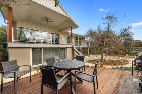 Beachfront Retreat Amazing 5 Bedroom House - Darwin Holiday 3