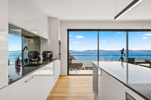 Beachside Luxury Villa - Expansive Panoramic Vistas - Darwin Holiday 4