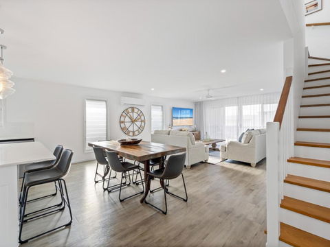 Beach City 3 Bedroom Modern Townhouse - Darwin Holiday 0