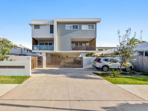 Beach City 3 Bedroom Modern Townhouse - Darwin Holiday 2