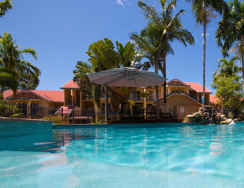 Beach Court - Airlie Beach - Darwin Holiday 1