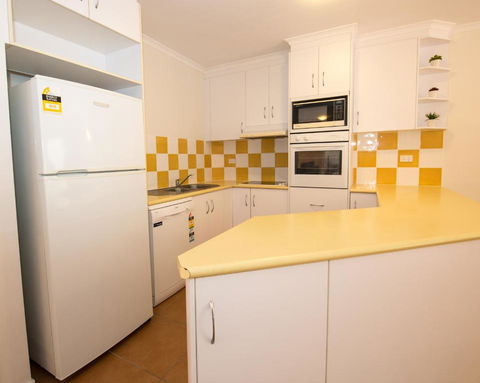 Beach Court - Airlie Beach - Darwin Holiday 3