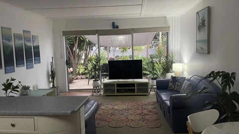 Beach Hut Overnight Rental - Darwin Holiday 4