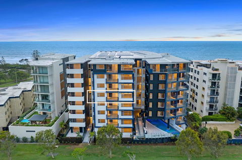 Beach Life - Darwin Holiday 0