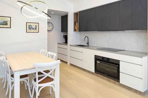 Beach Luxury Retreat- 2 Bedroom, 2 Bathroom, Shops, Pet Friendly, Parking - Darwin Holiday 3
