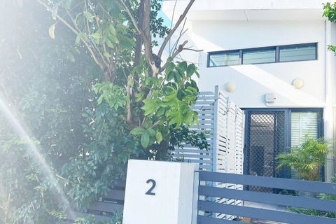 Beach Pad Private Town House Sea Views Dual Living 5 Beds - Darwin Holiday 1