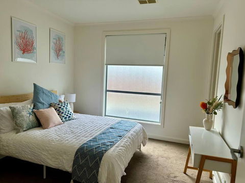 Beach Retreat- Christies Full Home - Darwin Holiday 3