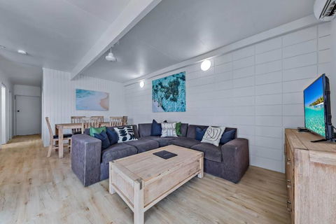 Beach Shack At Airlie - Darwin Holiday 3
