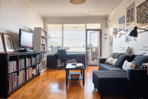 Beach Side Getaway - Brighton Le-Sands 2 Bedroom Apartment - Darwin Holiday 0