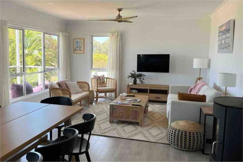Beachfront 4 Bedroom Home In Nepean Bay - Darwin Holiday 2