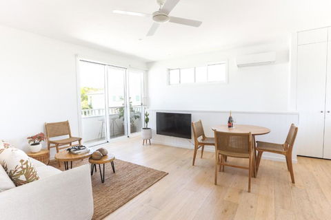 Beachfront Apartment - Darwin Holiday 0