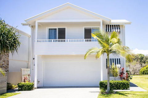 Beachfront Apartment - Darwin Holiday 1