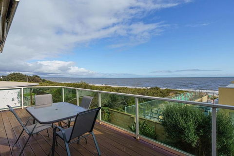 Beachfront At Bonbeach - A Coastal Lifestyle Gem - Darwin Holiday 0
