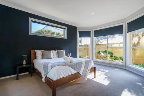 Beachfront At Bonbeach - A Coastal Lifestyle Gem - Darwin Holiday 2